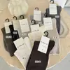 Calcetines blancos para mujer, otoño e invierno, calcetines de punto de doble aguja hasta la pantorrilla, algodón, nuevo estilo 2026, populares calcetines largos marrones, estilo coreano, color liso, calcetines con volantes