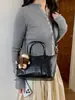 Bolso de mano grande informal retro para mujer transfronterizo, nuevo estilo 2026, versátil bolso de hombro y bolso cruzado para ir al trabajo, bolso tote para mujer