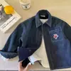 Camisas de primavera nuevas para niños de principios de primavera, camisas vaqueras infantiles estilo coreano, tops elegantes con cuello para niños pequeños