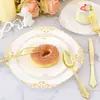 Venta Caliente Transfronteriza Plástico Desechable Dorado Repujado Retro Cubiertos, Tenedores y Cucharas para Fiesta de Cumpleaños Boda Vajilla Fabricantes en Stock