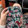 Shorts Estampados com Letras Graffiti de Moda de Verão para Homens e Mulheres, Corte Reto Tendência para Casais, Versátil para Roupa de Praia