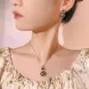 2025 Nuevo Zhuangshengsheng Joyería Base de Cobre Chapado en Oro Corindón Rojo Perla Gris Set Premium para Mujer 14-12m