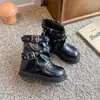 Botas femininas, Botas Martin, Novo estilo outono 2026, Sapatos infantis de algodão com forro de fleece preto, Botas curtas, Botas de neve quentes, Botas de cano médio