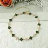 Nuevo Conjunto de Collar y Pulsera de Trébol de Cuatro Hojas con Diamantes Completos Transfronterizo, Exquisito y Lujoso, Sensación de Alta Gama, Conjunto de Joyería de Cadena para Clavícula de Nicho para Mujeres