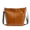 Bolsa de grande capacidade para mulheres Outono e Inverno 2023 Nova bolsa transversal de ombro retrô com alça larga textura fashion bolsa sacola para o dia a dia
