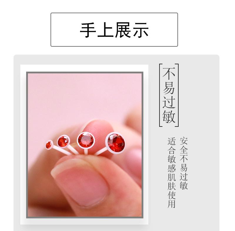 白色树脂锆石耳钉 (1).jpg