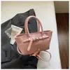Bolsa de Mão de Luxo de Nicho de Alta Qualidade para Mulheres, Nova Bolsa Transversal Versátil Casual, Bolsa Saco de Mão para o Dia a Dia de Mulheres