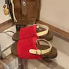 Sandálias peludas de sola reta estilo coreano para mulheres, novo design de moda outono 2026, sandálias de dedo aberto de uma tira