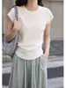 ¡Look adelgazante de línea ósea! Camiseta Blanca de Manga Corta para Mujer Estilo Normcore Ajustada Casual Cuello Redondo