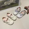 Elegantes Zapatos de Princesa para Niñas 2026 Primavera y Otoño Nuevos Zapatos de Cuero para Niñas con Lazo y Lentejuelas, Zapatos de Boca Baja para Niñas