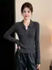 Este año, el suéter de punto de manga larga con cuello acanalado de moda para mujer, un nuevo artículo de moda otoño/invierno que es elegante, chic y estiliza la figura, perfecto como prenda base