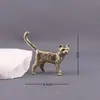 Gato creativo de cola larga gato antiguo bronce pastoral gato mascota de té escritorio tallado en bronce pieza de mano artesanías pequeños adornos
