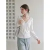Camiseta Blanca de Manga Larga con Cremallera y Cuello en V Súper Bonita 2026 Nuevo Estilo Otoño Ajuste Delgado Sentido del Diseño Capa Interior Top Básico