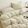 Conjunto de Quatro Peças em Gaze Plissada Dupla Camada 100% Algodão Grau A Materno e Infantil Estilo INS Estampa Listrada Capa de Edredom 100% Algodão Sono Nu Suave