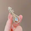 Broche de Mariposa para Mujer Sentido de Gama Alta Nicho Venta al por Mayor Pin de Perla Temperamento Fijo Metal Traje Joyería de Perlas