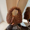 Bolso de felpa único para mujer, nuevo y moderno 2026, bolso cruzado versátil de imitación de borrego