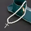 Colar de pérolas versátil simples europeu e americano com cruz, corrente de clavícula francesa retrô feminina, colar de suéter de outono e inverno