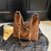 Bolsa Grande Versátil de Camurça Outono e Inverno para Mulheres 2026 Nova Tendência Bolsa de Ombro para o Dia a Dia Grande Capacidade Bolsa Tote Transversal