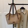 Bolsa Tote Grande de Cruzamento Casual para Mulheres 2025 Nova Retro Versátil Bolsa de Ombro Nicho para o Dia a Dia Bolsa de Braço