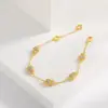 Pulsera de Calabaza Completa de Diamantes de Lujo Ligero, Forma de Trébol de Cuatro Hojas, Chapada en Oro, Sensación de Alta Gama, Pulsera Versátil Exquisita de Nicho que Realza el Tez, Estilo para Mujer