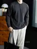 Camiseta de manga larga para hombre, estilo retro, de un solo botón, cuello Henley, ligeramente madura, base de punto acanalado transpirable y cómoda para otoño de 2026