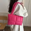 Bolsa de lona de algodón de gran capacidad para mujer, nuevo bolso de hombro acolchado transfronterizo, simple y versátil, adecuado para ir al trabajo, con forro de felpa añadido