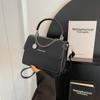 Bolsas de Verão para Mulheres 2026 Nova Tendência Versátil Bolsa de Mão Pequena Quadrada Elegante de Alta Qualidade para o Dia a Dia Bolsa Transversal