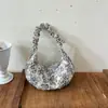 Bolsa de estampa de leopardo de nicho super popular para outono e inverno feminino 2026 novo estilo bolsa transversal plissada retrô bolsa de ombro único da moda para debaixo do braço