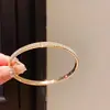 Pulseira Redonda Geométrica Estilo Luxo Leve com Diamantes, Pulseira Versátil Moda Minimalista Francesa, Acessório de Mão Elegante de Alto Padrão Nicho