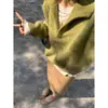 Suéter verde casual e sofisticado com gola para mulheres, espessado para outono e inverno, adequado como peça externa no final do outono e início do inverno, look ootd único e bonito