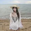 Fotos de Alta Calidad de un Look Perezoso, Puro y Deseable, Cubre Traje de Manga Larga, Bikini Protector Solar, Traje de Baño de Dos Piezas Rayado, Vacaciones en la Isla, Aguas Termales