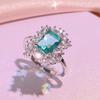 Anillo de Estilo Retro Popular Europeo y Americano Imitación Piedra Color Esmeralda Anillo de Colgante Creativo Juego de Piedra Principal