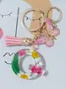 Suministros del Fabricante Llaveros con Flores Secas Prensadas 26 Letras del Alfabeto Inglés Llaveros con Borla de Mariposa Charms para Bolsos de Mujer