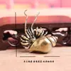 Concha de cangrejo ermitaño de latón, objeto antiguo vintage desgastado, decoración del hogar, mascota de té de escritorio, adorno de cobre artesanal