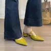 Sandalias slip-on estilo francés de punta 2026 nueva tendencia de moda mules cerrados que aumentan la altura para que las mujeres los usen al aire libre