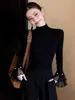 Suéter de Punto Elegante y Clásico Negro de Cuello Alto con Mangas Acampanadas para Mujer, Estilo Maduro a la Moda, Ajuste Delgado para Otoño e Invierno, Top Elegante