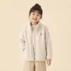 Casaco de menina, blusa de fleece nova outono e inverno para crianças, cardigã quente com gola alta para meninas, roupas infantis
