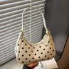 Bolso bandolera versátil de color block de lunares de alta gama transfronterizo para mujer, nuevo en 2026, bolso tipo dumpling exquisito y súper popular
