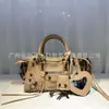 Bolsa de Motocicleta Popular Resistente para Viagem Transfronteiriça Nova Tendência de Alta Qualidade Cool Bolsa Transversal com Rebites e Franjas Bolsa de Mão para Mulheres