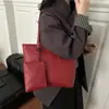 Bolsa Tote Minimalista Estilo Coreano para Mulheres 2025 Novo Modelo Versátil de Nicho Bolsa de Ombro Bolsa de Axila Retro de Camurça