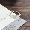 Anillo Personalizado Dazzling New Trendy con Incrustaciones de Cuentas Shell para Mujer, Anillo Minimalista Estilo Cubo de Azúcar Pequeño de Lujo Ligero para Dedo Índice