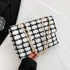 Outono e Inverno bolsa de lã feminina xadrez de grande capacidade versátil pequena bolsa quadrada 2023 nova corrente retrô bolsa mensageiro de ombro