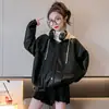 Jaqueta de Couro com Plus Veludo para Meninas Outono e Inverno 2026 Nova Jaqueta com Capuz para Crianças de Tamanho Médio e Grande Cardigan Infantil Estiloso Top Tendência