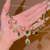 Collar Verde Brillante Estilo Bosque con Diamantes Completos, Lujo Ligero de Nicho, Diseño Exquisito y de Alta Gama, Cadena de Clavícula de Moda y Versátil para la Noche