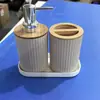 Hotel B&B Adornos de Madera de Bambú Set de 3 Piezas Suministros de Baño traje Botella de Baño Cepillo para Inodoro Portacepillos de Dientes Cubo de Basura