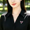 Broche de mariposa esmaltado bicolor, pasador de collar con perla en ala de goteo de aceite, broche de estilo chino para cheongsam, disponible para dropshipping