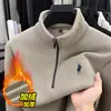 Moletom masculino com zíper parcial e gola alta, forrado de fleece, novo estilo inverno 2025, espessado, quente, moderno, bordado, adequado como camada interna