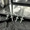 Brincos de Argola Cruzados de Novo Estilo para Homens, Acessórios de Orelha em Aço Inoxidável, Presilhas de Orelha para Mulheres, Presilhas de Orelha com Design Exclusivo, Acessórios de Luxo