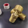 Torneira de Chuveiro Universal Toda em Cobre com Ângulo Excêntrico Ajustável e Ângulo de Curva de Diâmetro Variável para Ângulo da Válvula Misturadora