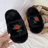 Pantuflas peludas de nuevo estilo transfronterizas, pantuflas de moda para interior con temática de cereza para otoño e invierno, pantuflas de algodón de punta abierta para uso doméstico